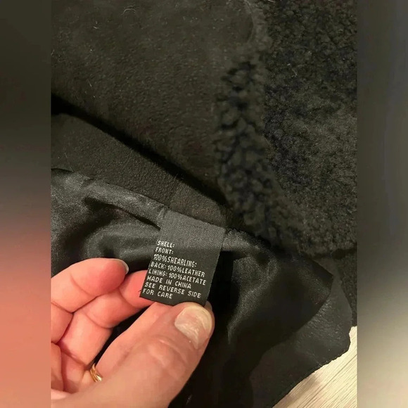 VEDA 100% Leather and Shearling Black Vest / Size Small / - Picture 9 of 10